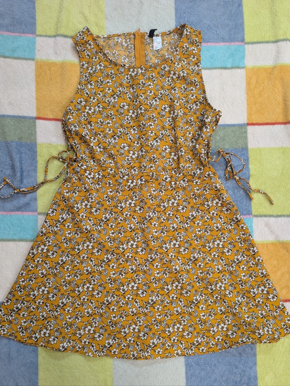 H&M Divided Floral Daffodil Skater Dress Corset Sides 14